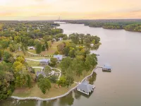 Lake Hyco Retreat - Family Friendly, Vir, Raleigh, Durham, Rdu Hotels in Cunningham