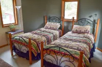 Beautiful, pet friendly and at the foot of Saxon Mountain in Georgetown Colorado