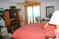 Fun in the Sun! 3 Bdrm,/2 Bath Ocean Front Condo with Gorgeous Views of the Gulf
