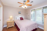 Pets Ok, Bikes Included,(4), Walking Distance To Beach And Pool, Sleeps 7
