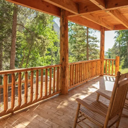 Come Stay and Play in the Rockies with 2 King and 6 Queen beds!  Great ESCAPE!