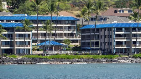 Sunset in Paradise Oceanfront 1BR/1BA Condo at Kona Reef Fast WiFi & Central AC Отели в г. Холуалоа