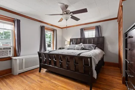 Welcoming 7 room house <15 miles to Boston, Salem & Casino Отели в г. Уэйкфилд