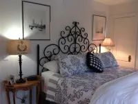 Historic Cottage Downtown