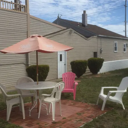 GORGEOUS BEACH HOUSE IN BRIGANTINE! ENJOY BEACH, CASINOS>BRING YOUR DOG