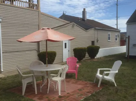 TOP LOCATION IN BRIGANTINE! SPACIOUS HOME> NEAR BEACH, CASINOS>LOW PET FEE!