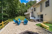 Weekend Retreat~Hot Tub~Game Room~Putt Putt