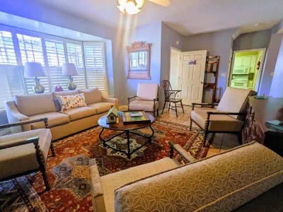 The Springdale Room at The Town House Inn - Guesthouse