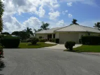 Vacation Paradise ! Relax in the Sunshine! Waterfront ! Mins to Downtown.