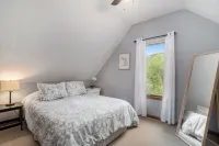 Beautiful Lake House -11 miles from Traverse City on Spider Lake - Pets welcome!