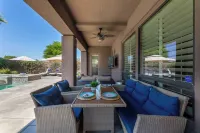 The Palms - Fire Pit, Ping Pong, Pool & Spa, Walk to Festivals!