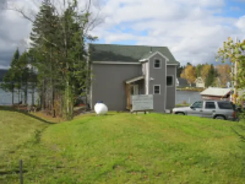 New Beam construction house on pristine Back Lake