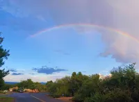 2BR 1B guest house. Convenient location, pet friendly, amazing views!