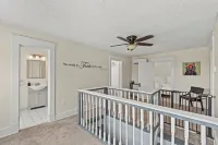 6 Min to Ark! Accommodates 17!