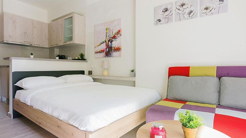 Modern Athens Studio by Cloudkeys