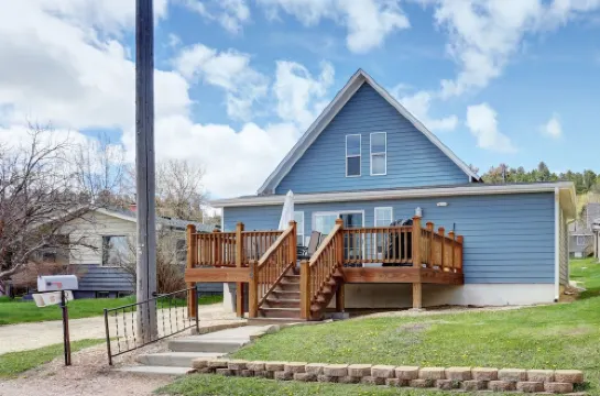 Spacious 3BR Home w/ Deck – Right in Downtown Custer, Shops & Dining!