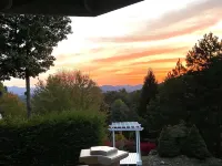 Private apt. in large home with Gorgeous Mountain Views!