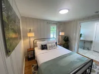 Berwyn Bungalow - Explore Chicago from a Modern, Hip Bungalow vacation home. - Homestays
