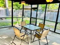 House 3-Bedroom 2-Full Baths FREE Garage Parking, Washer, Dryer in The Woodlands
