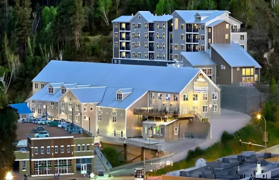 戴德伍德大山假日酒店度假村