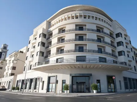 Jr Hotels Bari Grande Albergo Delle Nazioni Отели рядом с достопримечательностью «Университет Бари»