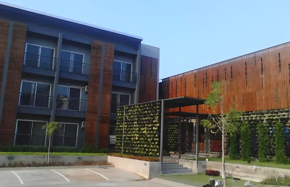 猜也奔縣袖珍公園公寓