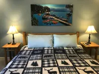 GG's Chalet - 6 Bedrooms, 4 Baths, movie theatre, jetted tub, and pool table!