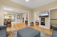 Cozy & Clean Home 2 blocks to Downtown, 3.5 mi. to base of Schweitzer!