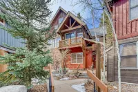 Large, perfectly located Mountain Cabin, 3 bed + loft/3 bath Hotels in North Keystone