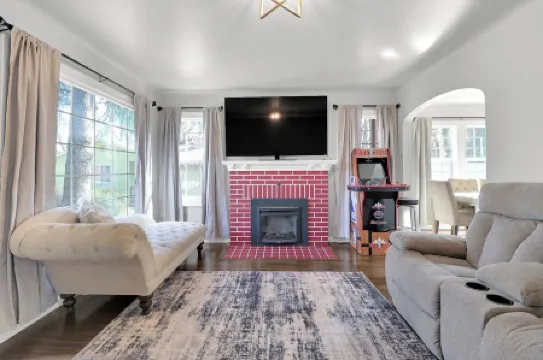 Charming 3-bedroom house in wonderful Eugene close to Campus