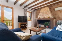 GINA - Nice house with private pool and Free Wifi Hotels in Randa