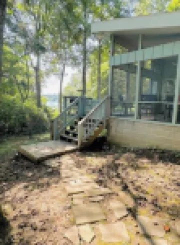 Peaceful lakeview cabin with private dock & dog run