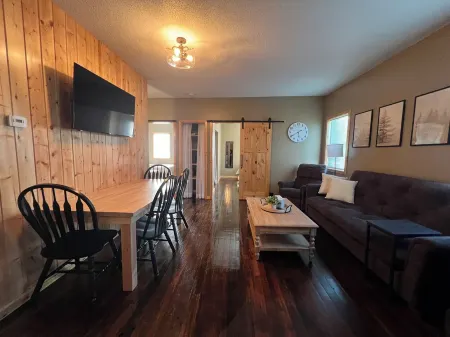 Charming 2-bedroom house located in Ojibwa WI just off the Tuscobia Trail. Отели в г. Сойер