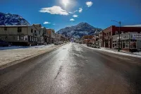 A Cozy and a Modern Retreat. Newly renovated -2 bed 1bath. Walk to everything!