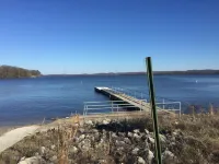 湖畔逸居度假屋