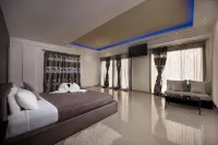 Villa Black White Dassia - Pools
