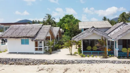 Sand Terrace Beach Bungalows Отели рядом с достопримечательностью «Пханган»
