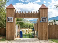 니네미아 스테이 & 플레이