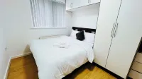 3-Bed House in Northolt Các khách sạn ở Northolt