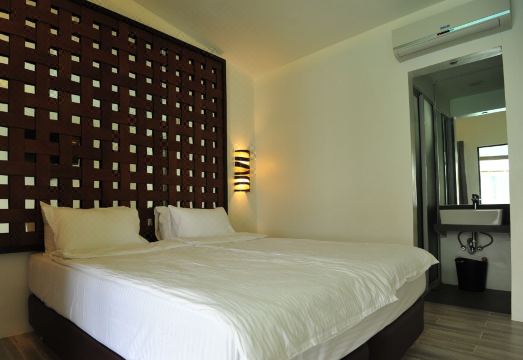 1. 알레그리아 워터..