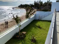 Villa Somone Pied Dans l'Eau Hotels in Somone