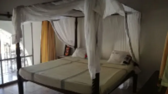 Travellers Paradise Diani - Hostel Hotel a 