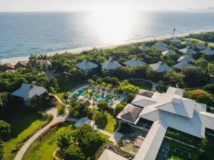 Indura Beach & Golf Resort. Curio Collection by Hilton