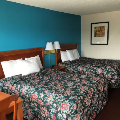 Twelve Oaks Inn Hotels near Moonshine Beach