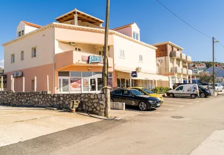 Apartments Šmanjak Отели в г. Чилипи