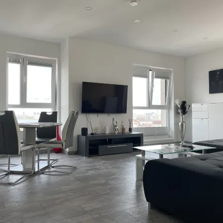Lakeview 2 Room Penthouse Rooftop W15