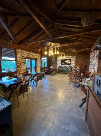 Antik House Bungalov Отели рядом с достопримечательностью «Ak Yaşam Residence»