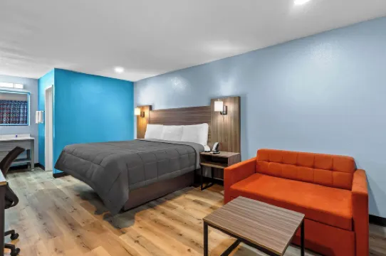 Rodeway Inn & Suites