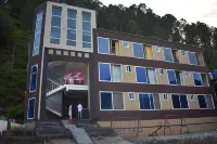 Rosevale Hotel, Balakot فنادق في Balakot
