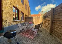 Appartement - Parking privé Gratuit, Proche Centre-Ville et Gare de Saint-Omer Hotels near Legrand Franchois Francine